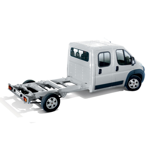 šasija s kabinom i dva reda sjedala